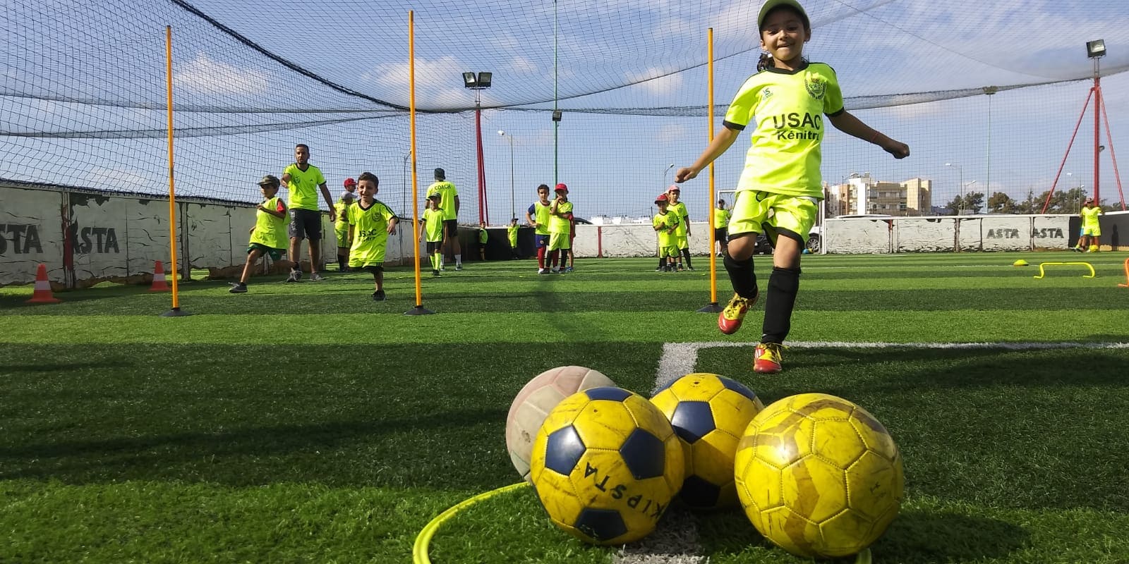 jeune joueuse de football