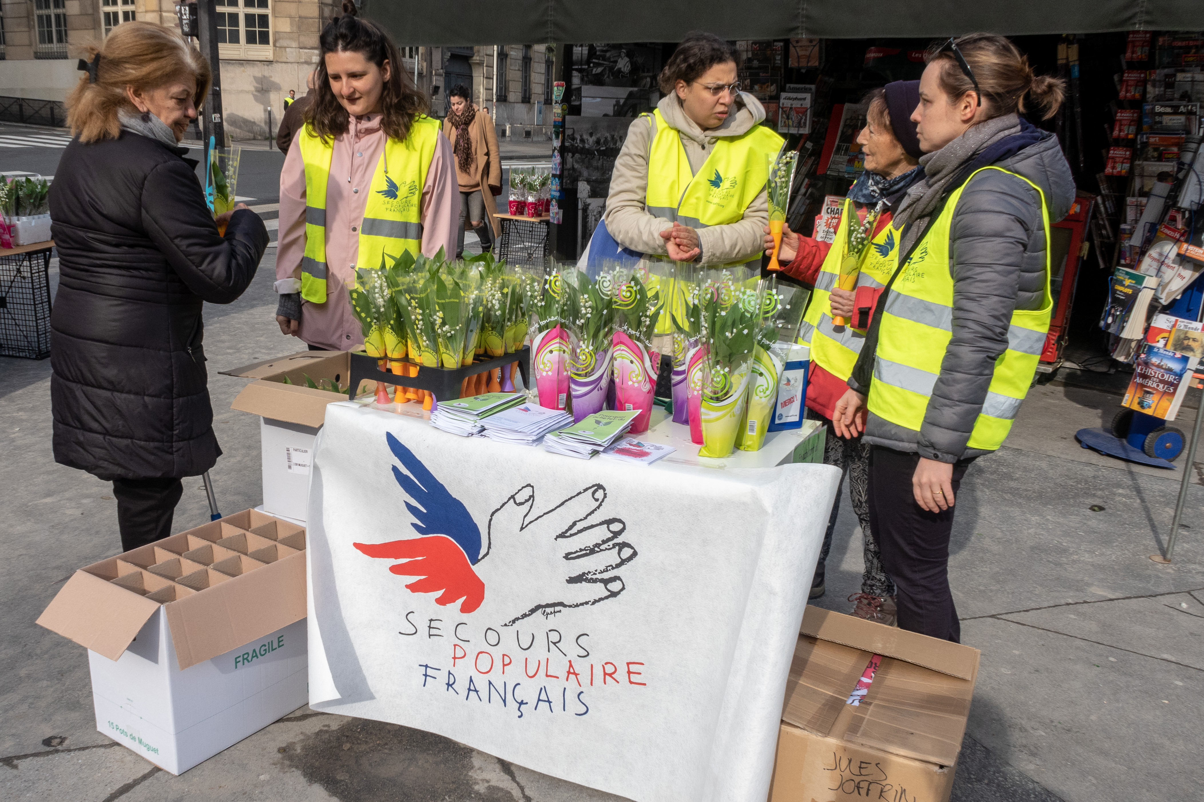 Vente muguet solidaire Secours Pop Paris Vente muguet solidaire Secours Pop Paris