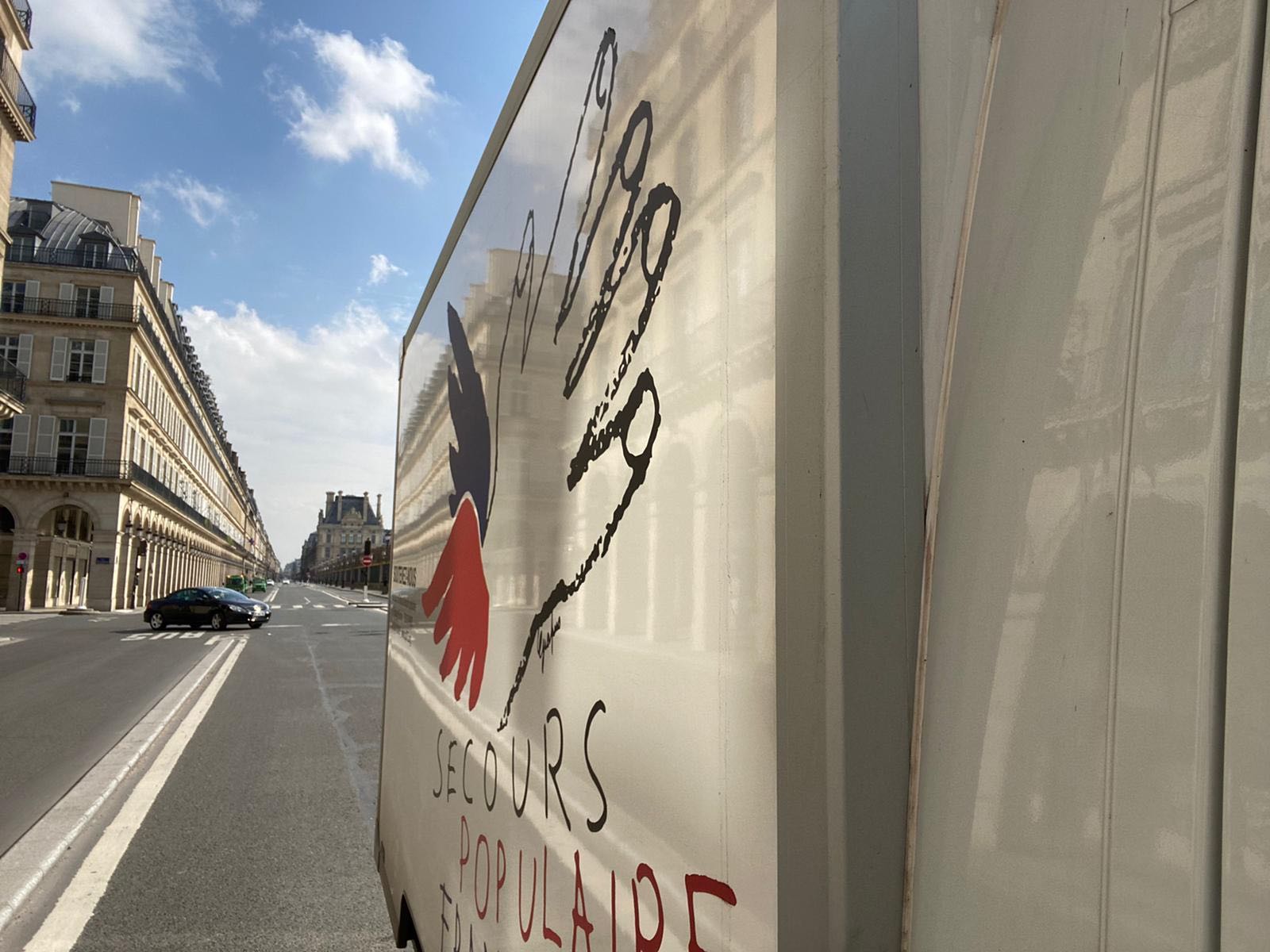 coronavirus covid-19 - les ramasses se poursuivent dans les rues vides