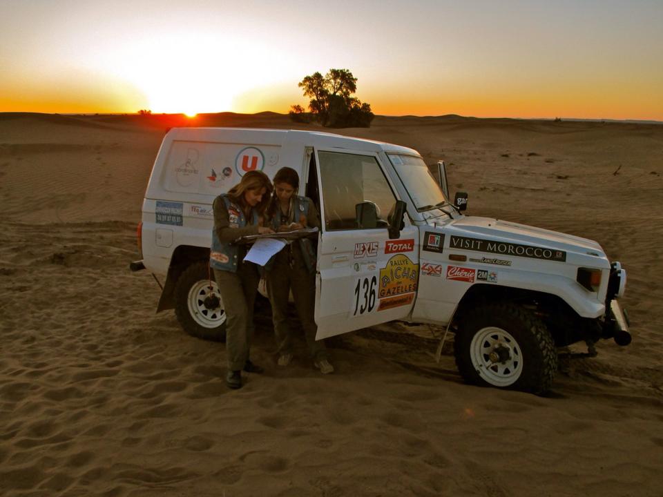 Les filles des'Air dans le désert marocain pour le Secours populaire Les filles des'Air lors leur participation en 2015