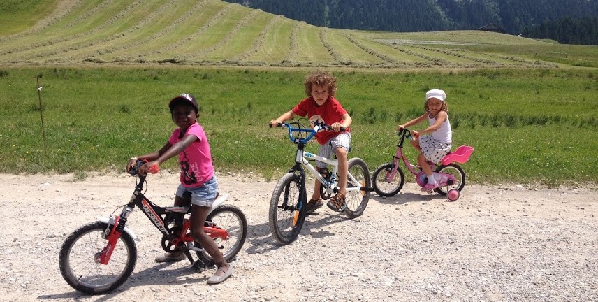 Balade en montagne en famille Balade à vélo en montagne en famille