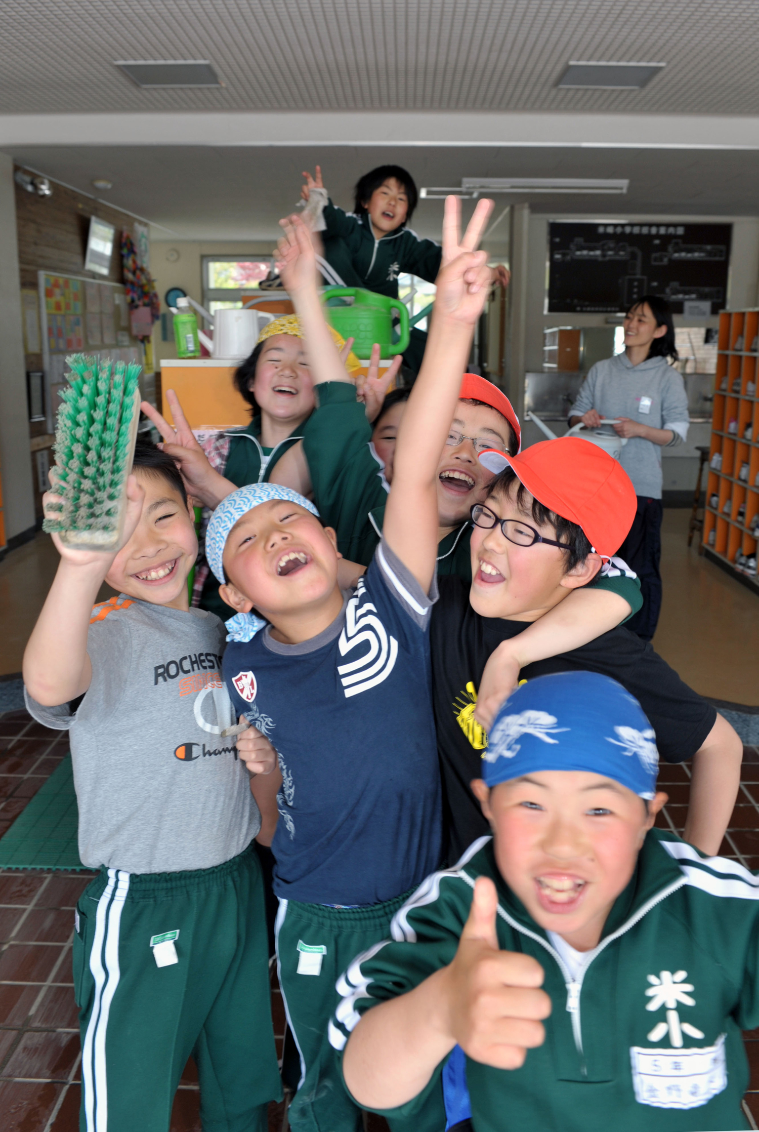 L'accueil chaleureux des enfants japonais lors d'une visite d'une délégation du SPF en mars 2012.