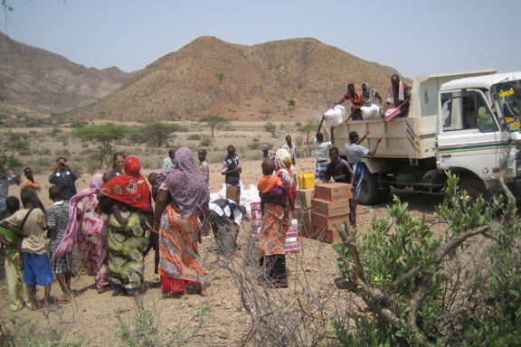 Bender Djedid, partenaire du Secours populaire, distribue des vivres alimentaires à Djibouti