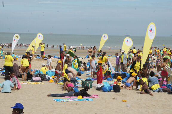 Journée des oubliés des vacances pour les enfants accompagnés par le Secours populaire à Trouville-sur-Mer en 2012