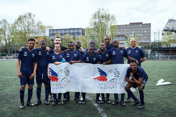 Match de foot amical contre une équipe de journalistes