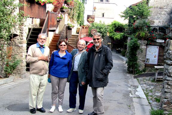 Les seniors prennent la pose à Yvoire