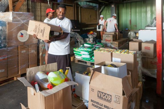 Arrivée et préparation de l'aide d'urgence à Saint-Martin