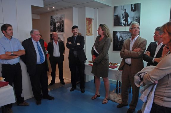 De gauche à droite : Abdelsem Ghazi, Julien Lauprêtre, Dominique Flecher (Président de la MCAS), Olga Trostiansky (Adjointe au Maire de Paris chargée de la solidarité, de la famille et de la lutte contre l'exclusion), Jacques Daguenet (Adjoint au Maire du