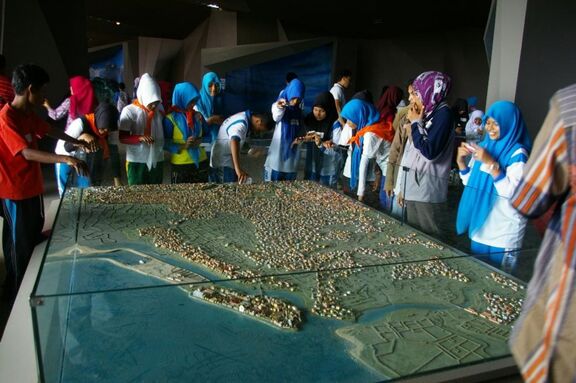 Visite du musée du tsunami par les enfants des écoles de Banda Aceh, en Indonésie