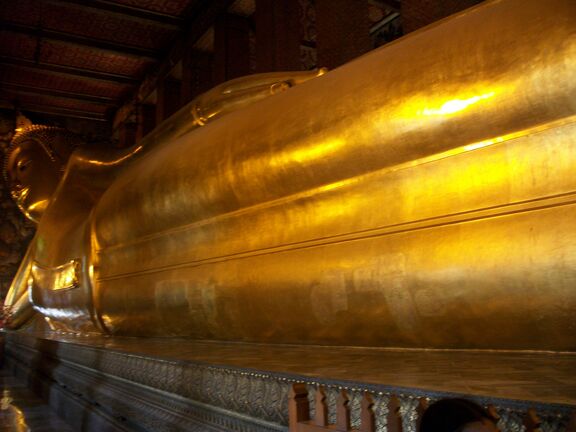 Grand buddha couché à Bangkok.