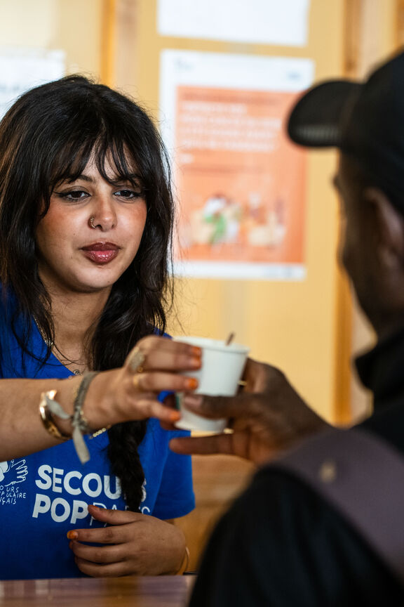 Accueil de jour du Secours populaire à l'Espace de solidarité Ramey dans le 18ème