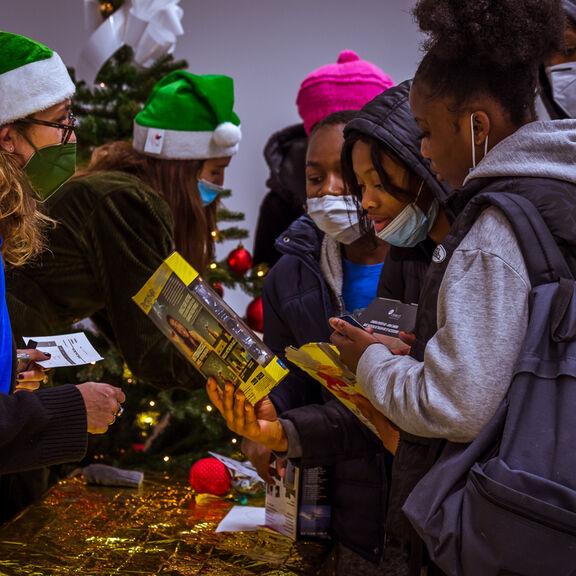 Distribution des Pères Noël verts 2021