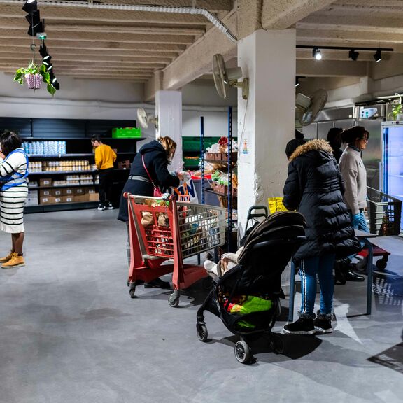 Le libre-service solidaire de la rue Montcalm rouvre ses portes après une rénovation complète : un lieu de solidarité pour Paris